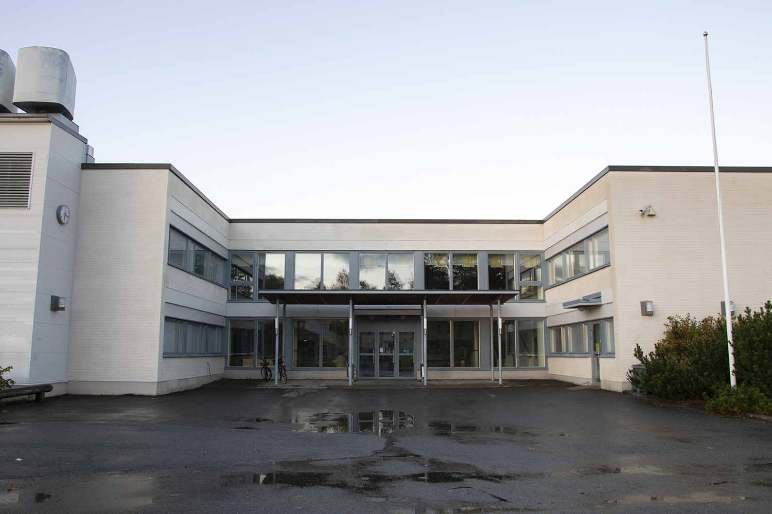 Polvijärven koulun B-talo-rakennus, jossa sijaitsee yläkoulu ja lukio.